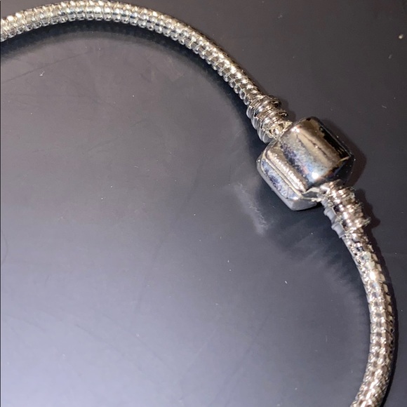 Silvertone Charm bracelet with 6 beads - Picture 2 of 6